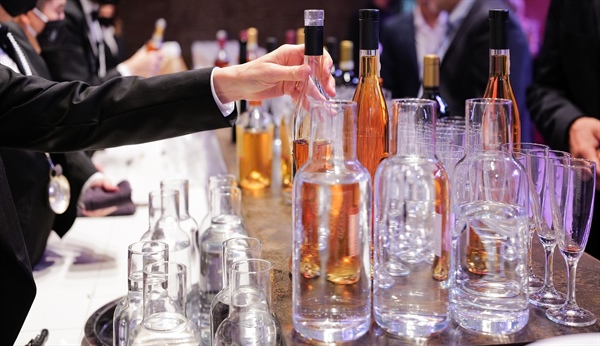 Vino, la Filiera incontra il ministro: insieme per difendere il settore dai tentativi di attacco 
